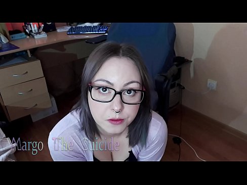 ❤️ Suíonn Cailín Sexy le Gloiní Dildo go domhain ar an gCeamara ❤❌ Porn crua linn ️❤